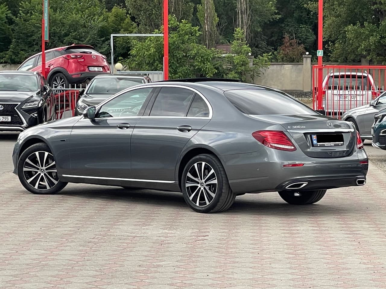 2019 Mercedes E 300de — Miniatură 2