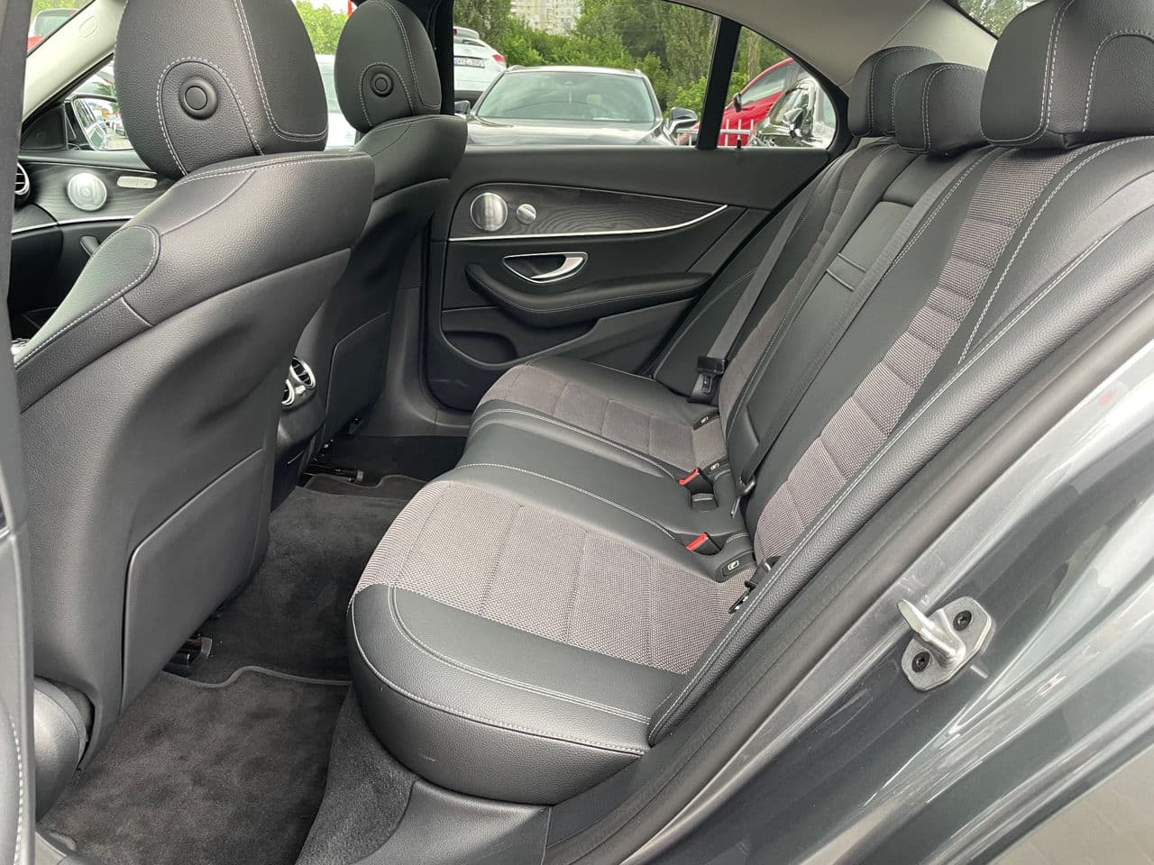 2019 Mercedes E 300de — Miniatură 22
