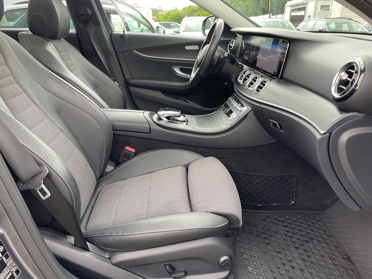 2019 Mercedes E 300de — Miniatură 19