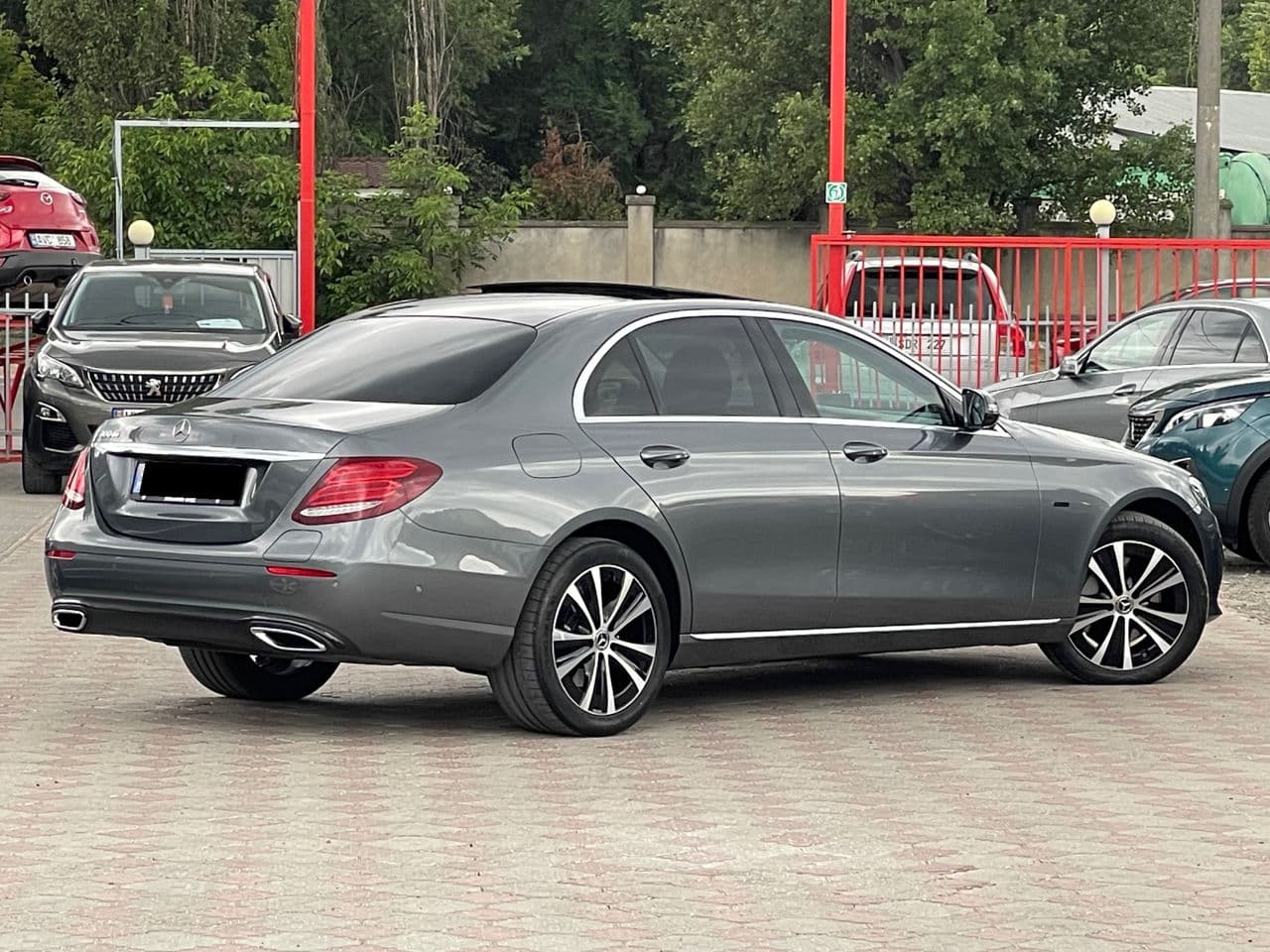 2019 Mercedes E 300de — Miniatură 3