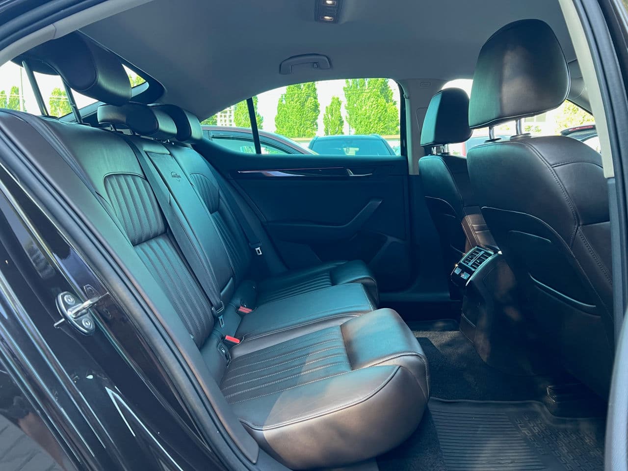 2017 Skoda Superb — Miniatură 21