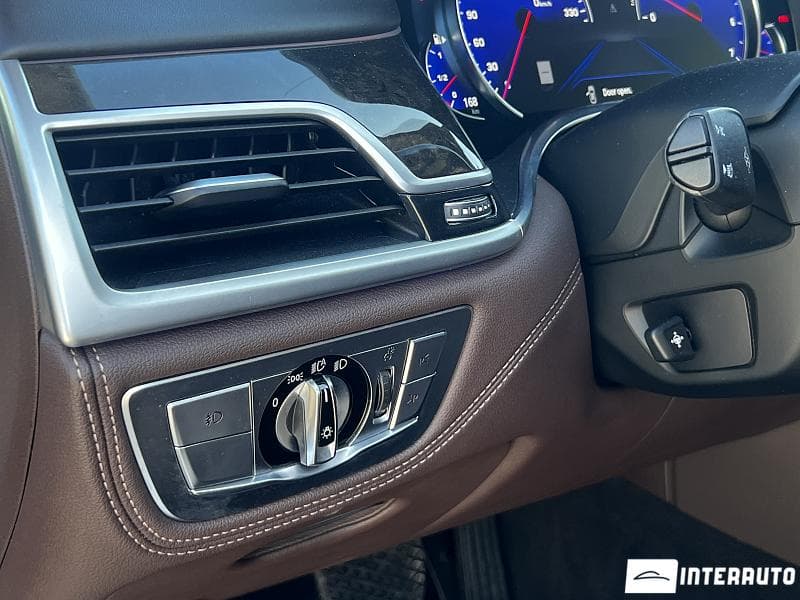 2016 BMW 740 — Miniatură 11