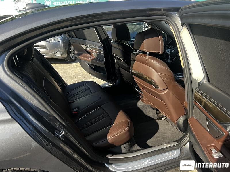 2016 BMW 740 — Miniatură 9