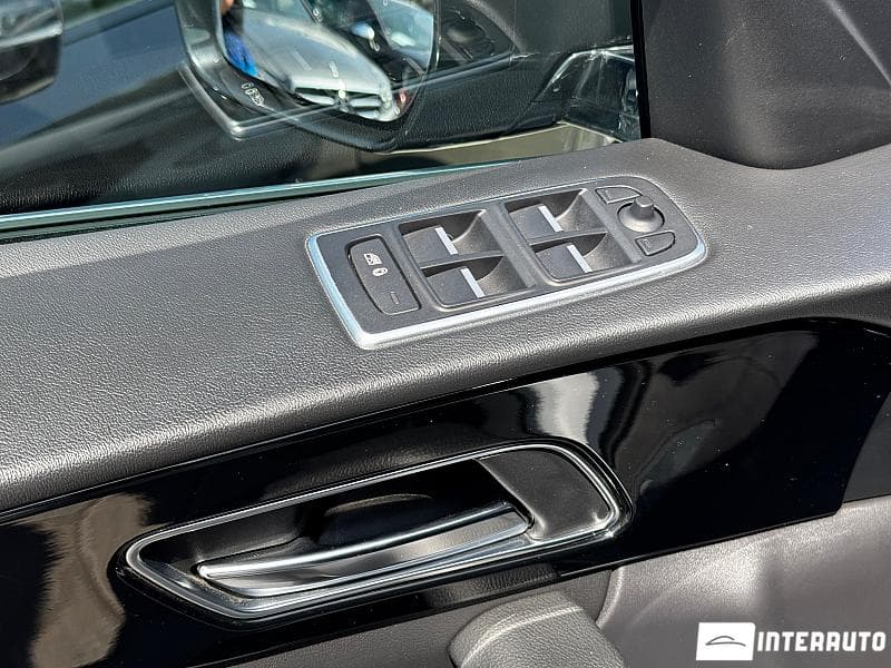 2016 Jaguar F-Pace — Miniatură 16