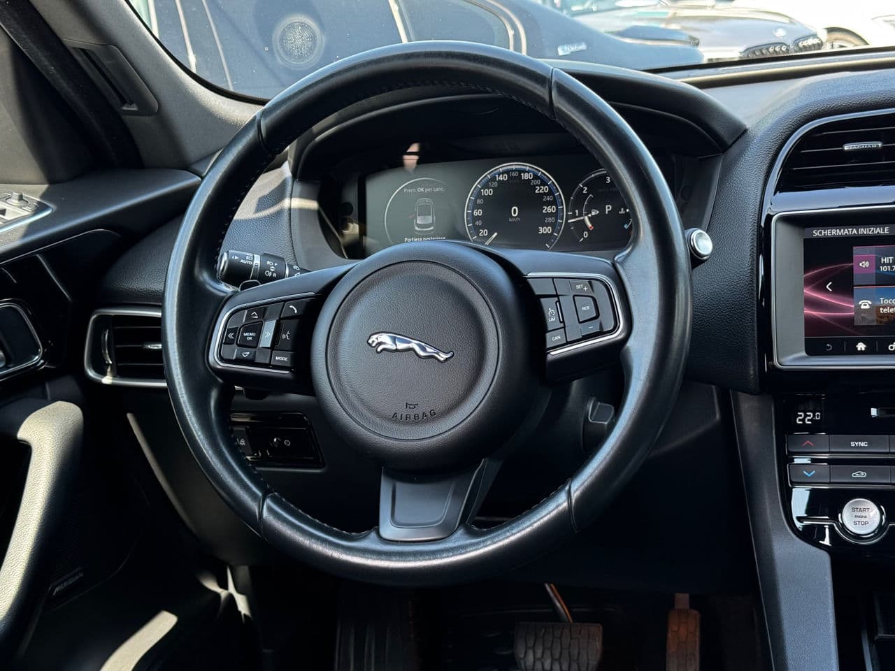 2016 Jaguar F-Pace — Miniatură 9