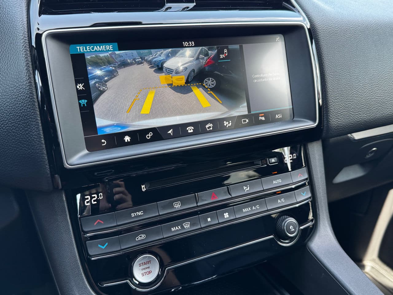 2016 Jaguar F-Pace — Miniatură 12