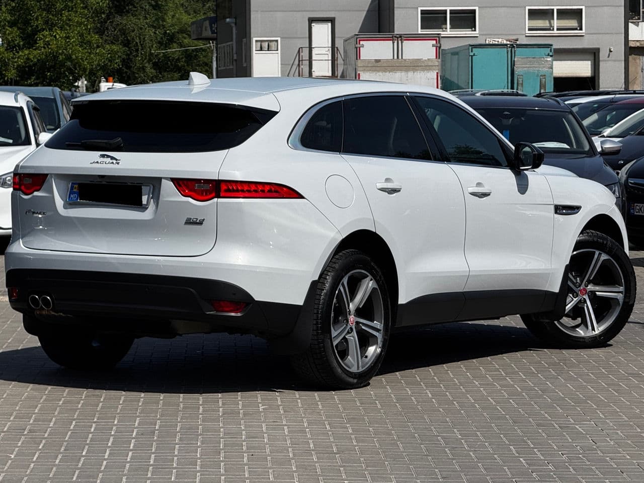 2016 Jaguar F-Pace — Miniatură 2