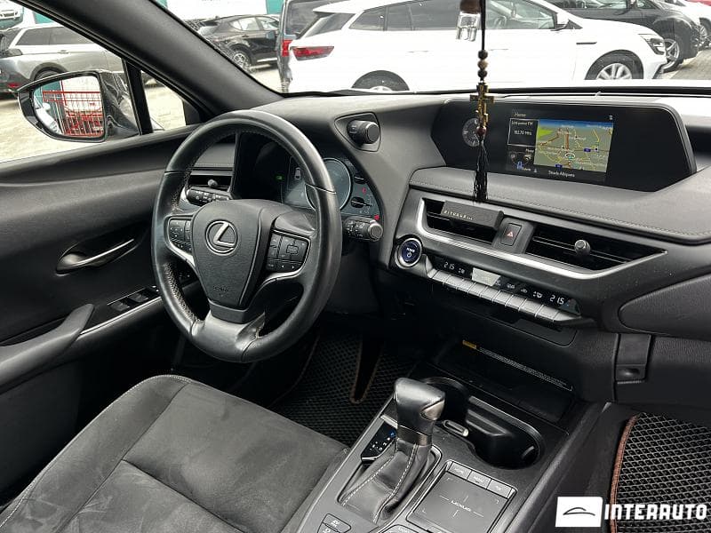 Lexus UX 250h 2021 — Миниатюра 7
