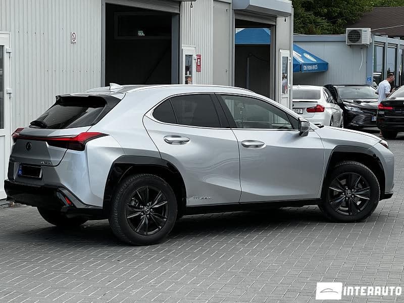 Lexus UX 250h 2021 — Миниатюра 3