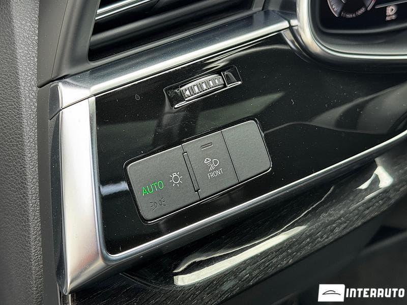 2020 Audi Q8 — Miniatură 17