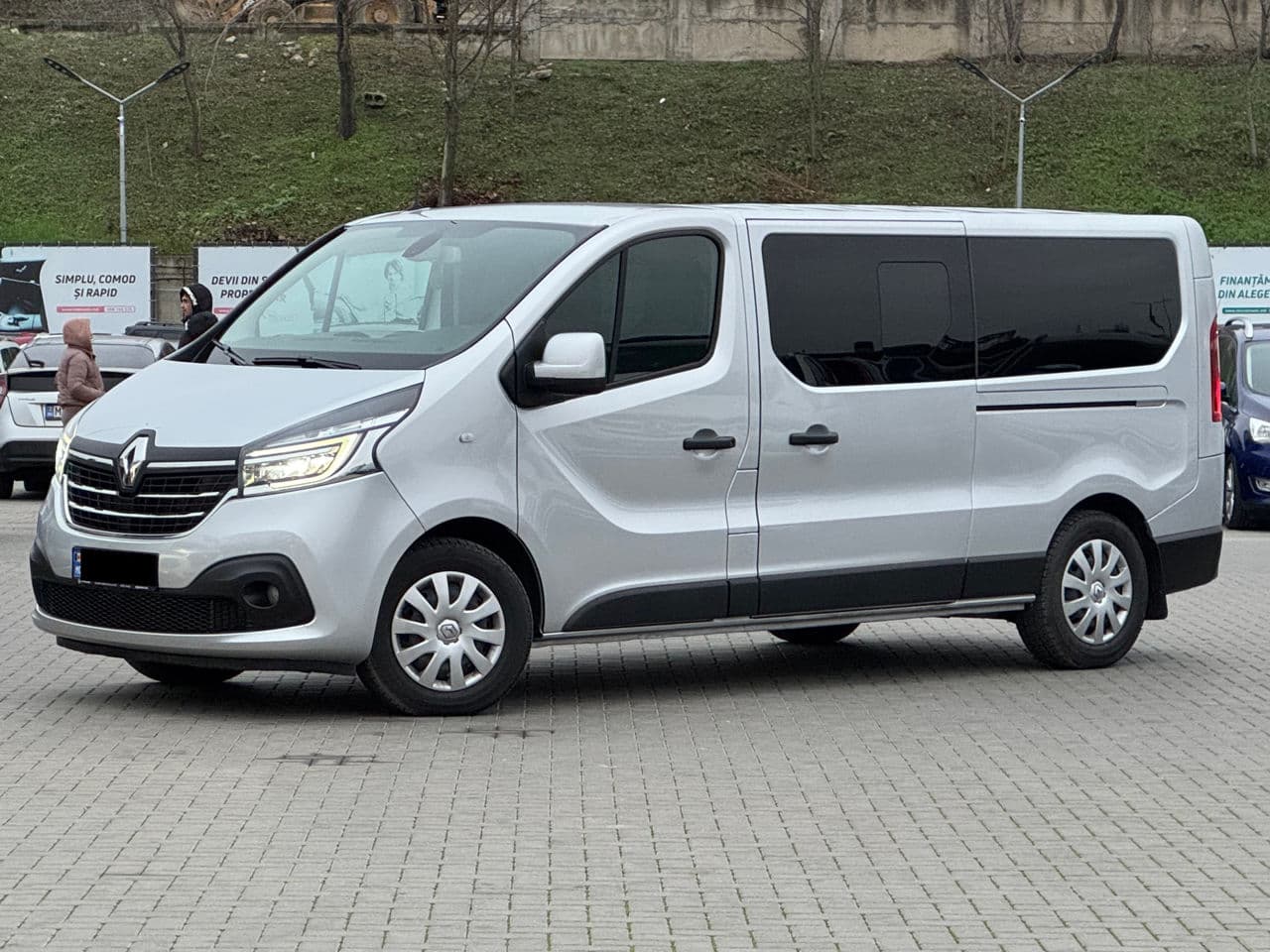 2020 Renault Trafic — Miniatură 2