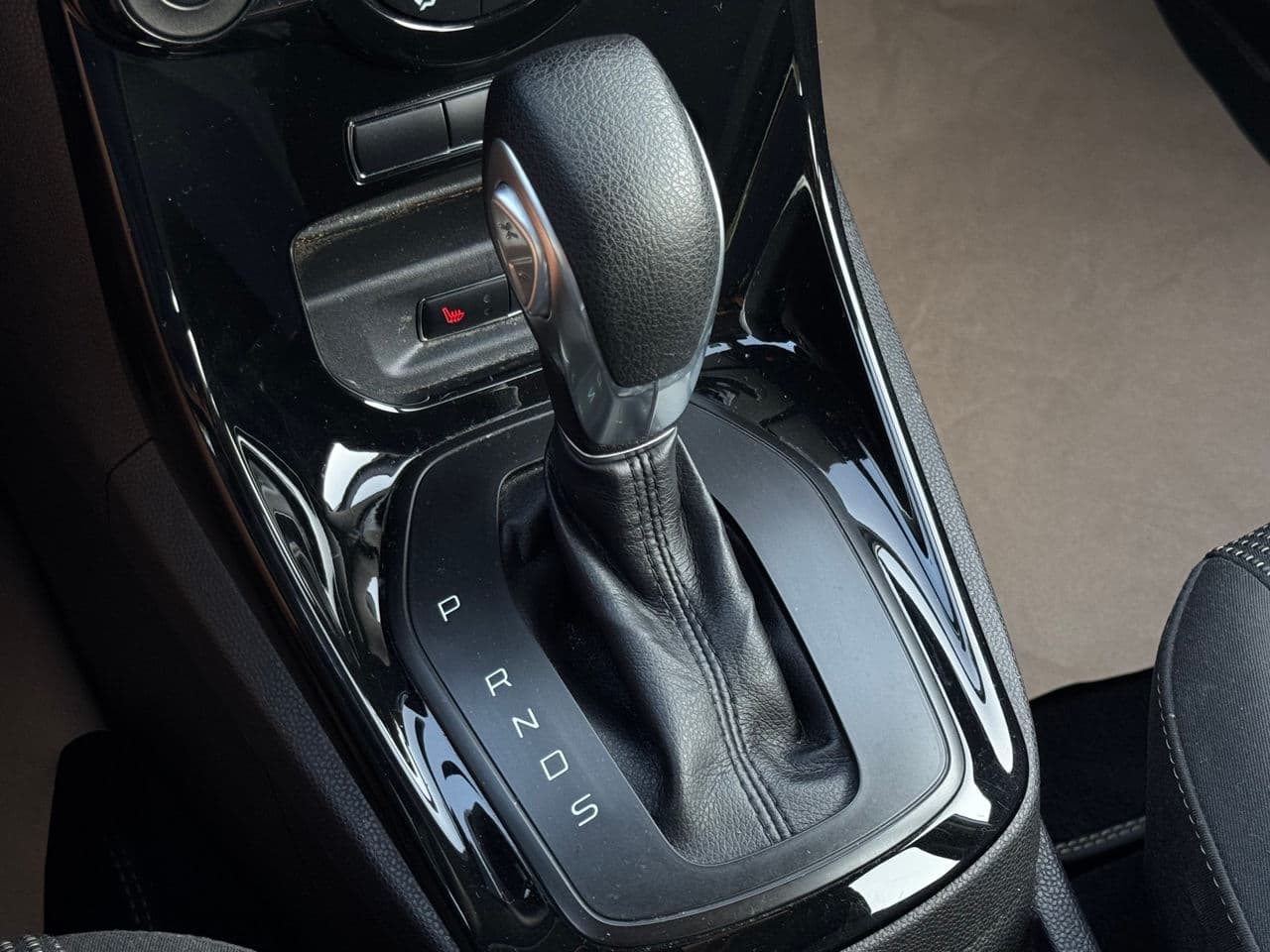 2015 Ford Fiesta — Miniatură 12