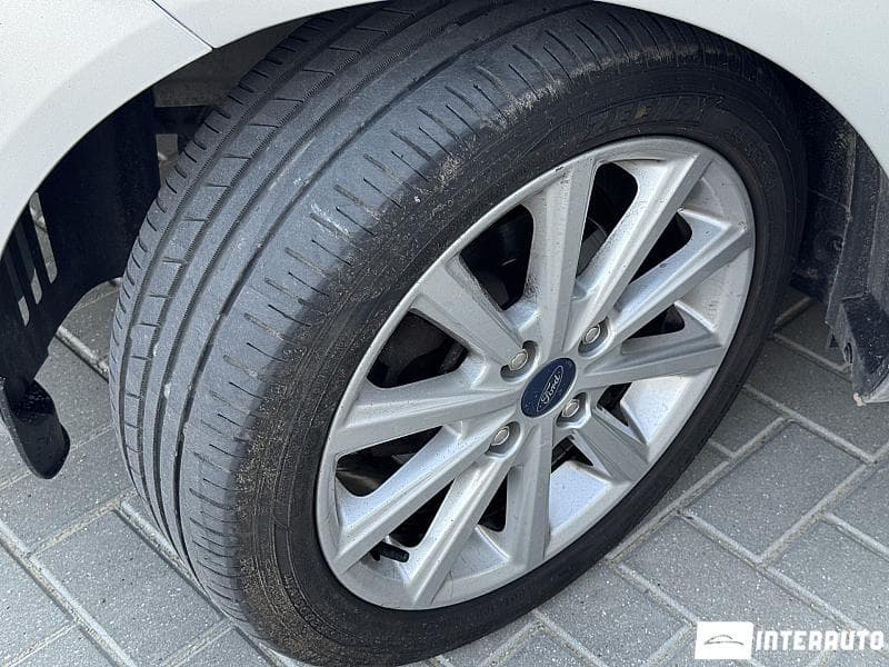 2015 Ford Fiesta — Miniatură 18