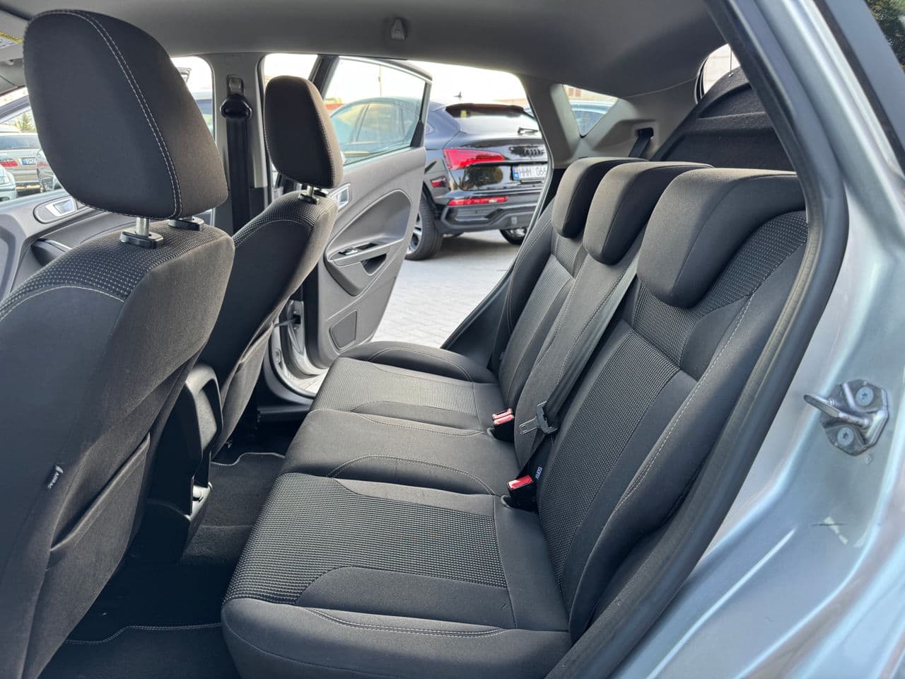 2015 Ford Fiesta — Miniatură 13
