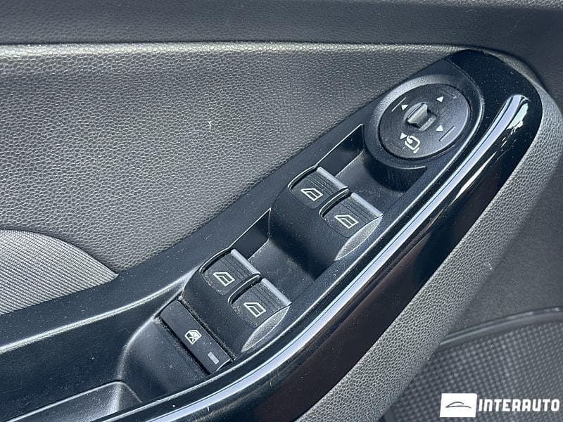 2015 Ford Fiesta — Miniatură 17