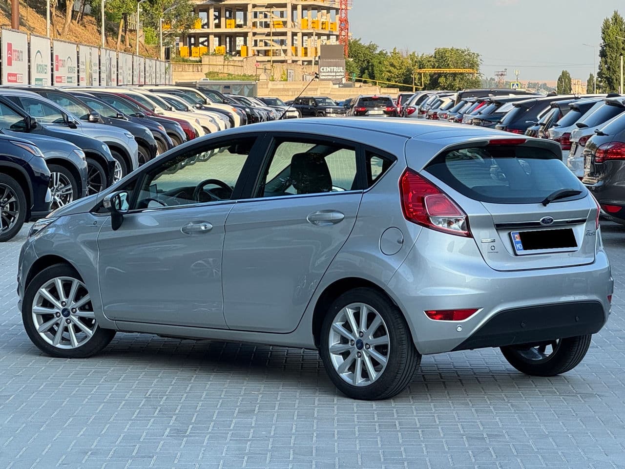 2015 Ford Fiesta — Miniatură 4