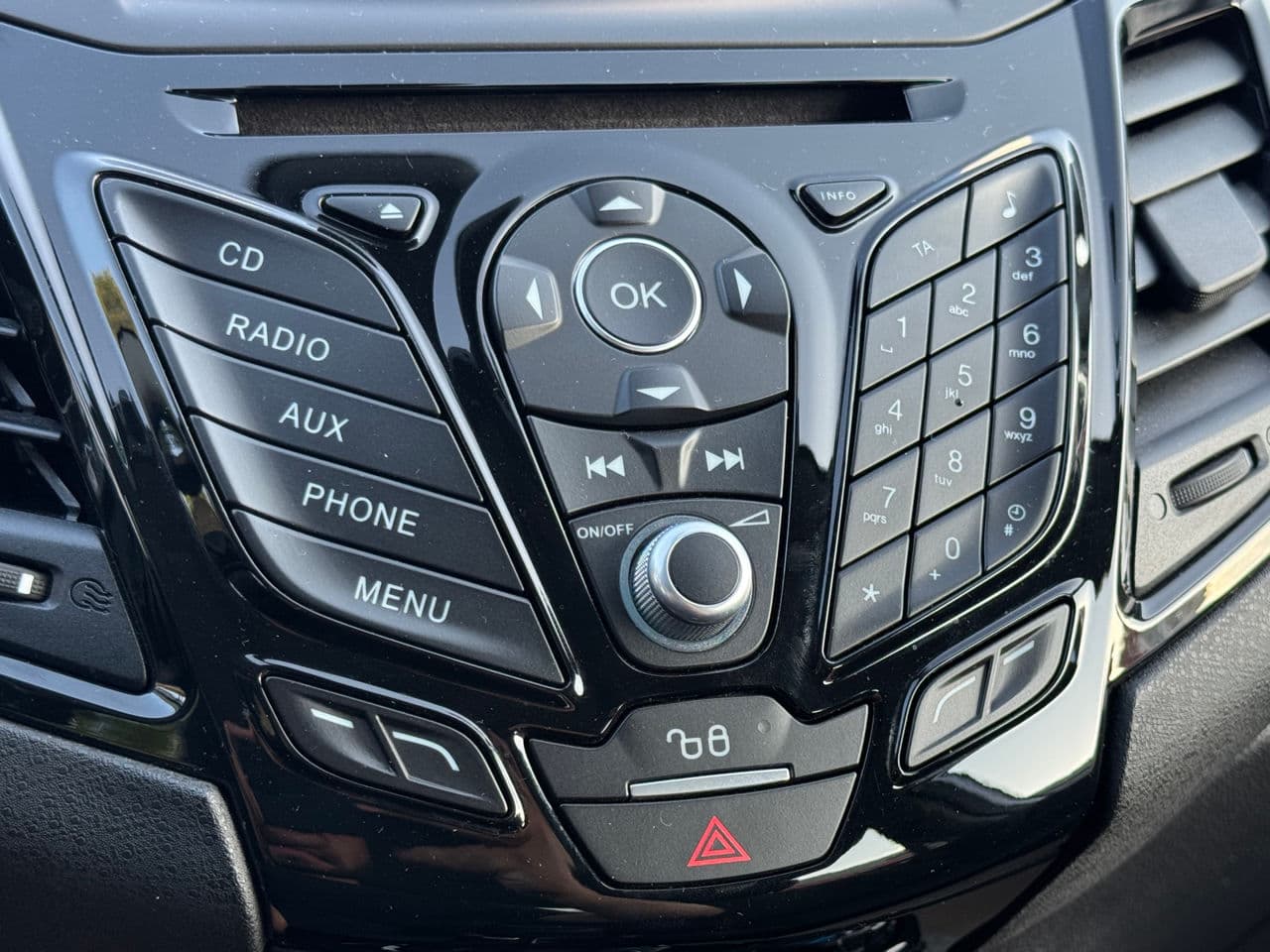 2015 Ford Fiesta — Miniatură 10