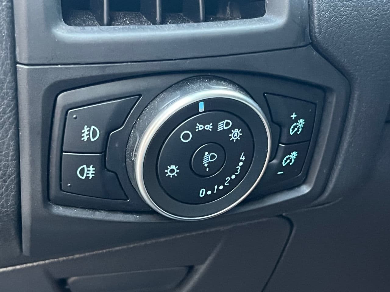 2015 Ford Focus — Miniatură 17