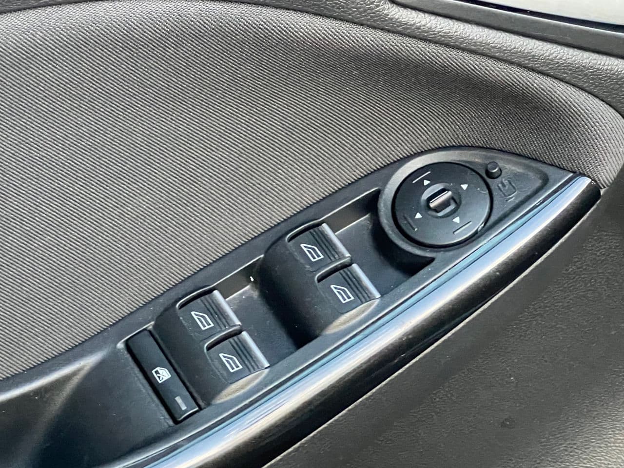 2015 Ford Focus — Miniatură 16