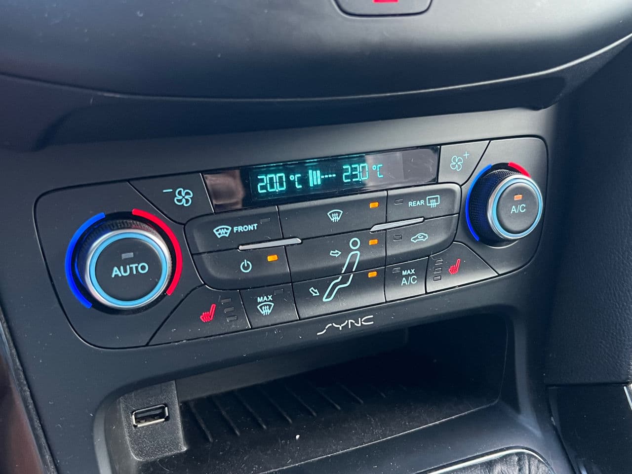2015 Ford Focus — Miniatură 11