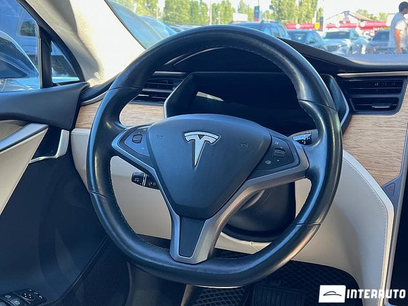 Tesla Model S 2018 — Миниатюра 10