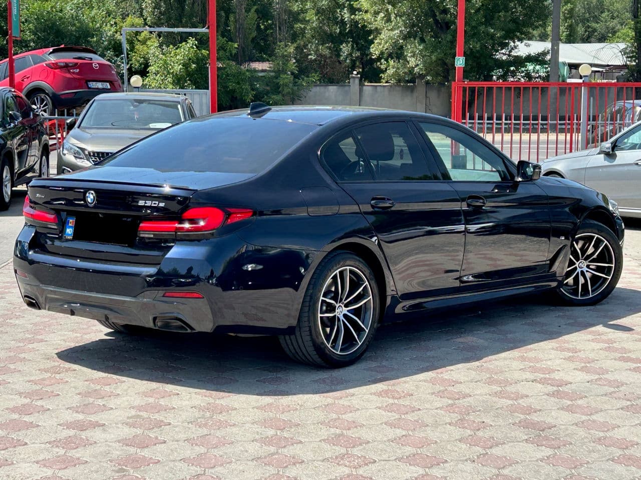 2021 BMW 530e — Miniatură 4