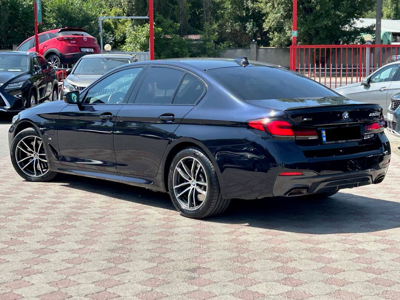 2021 BMW 530e — Miniatură 2