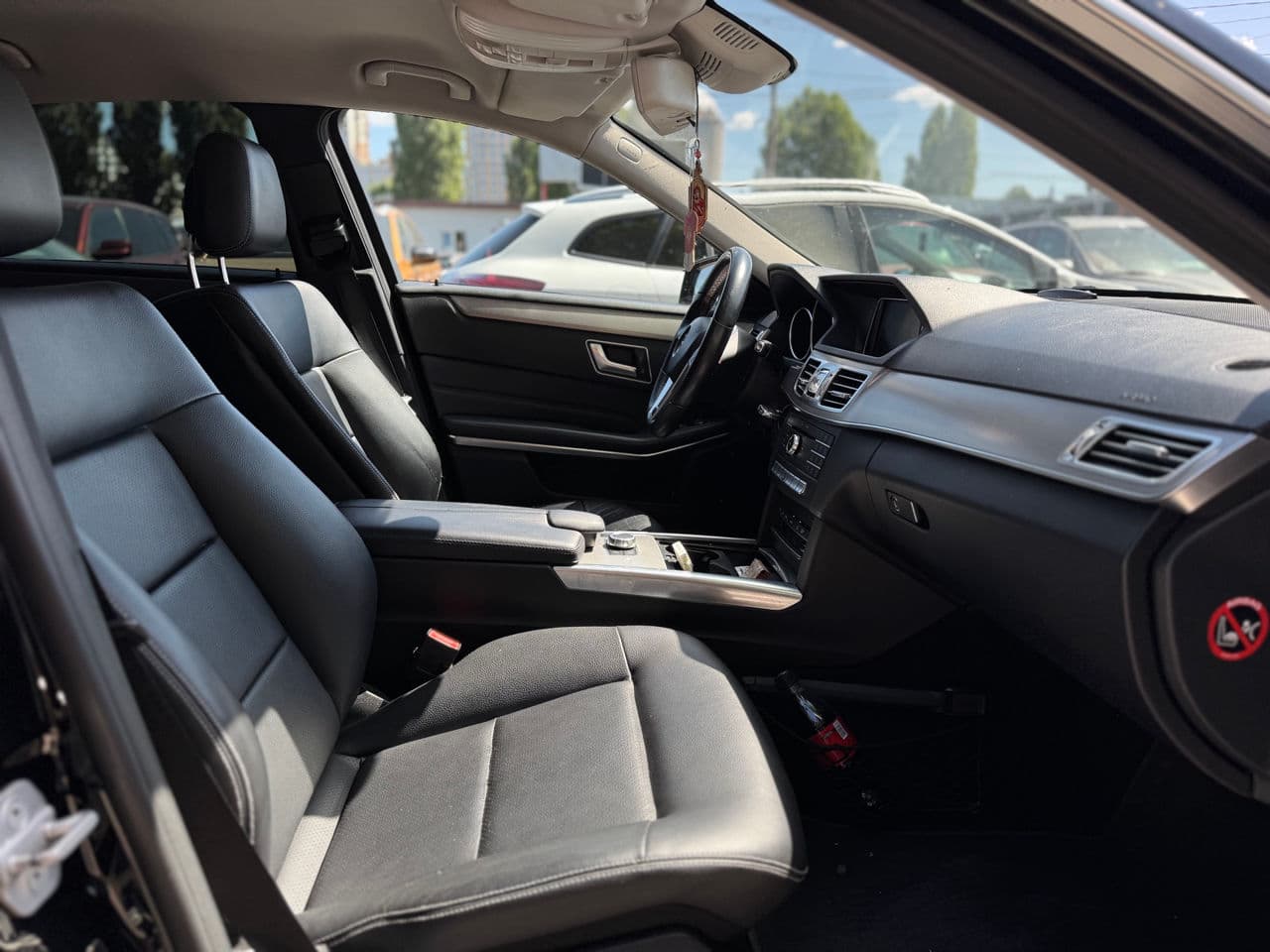 2015 Mercedes E 200 — Miniatură 18