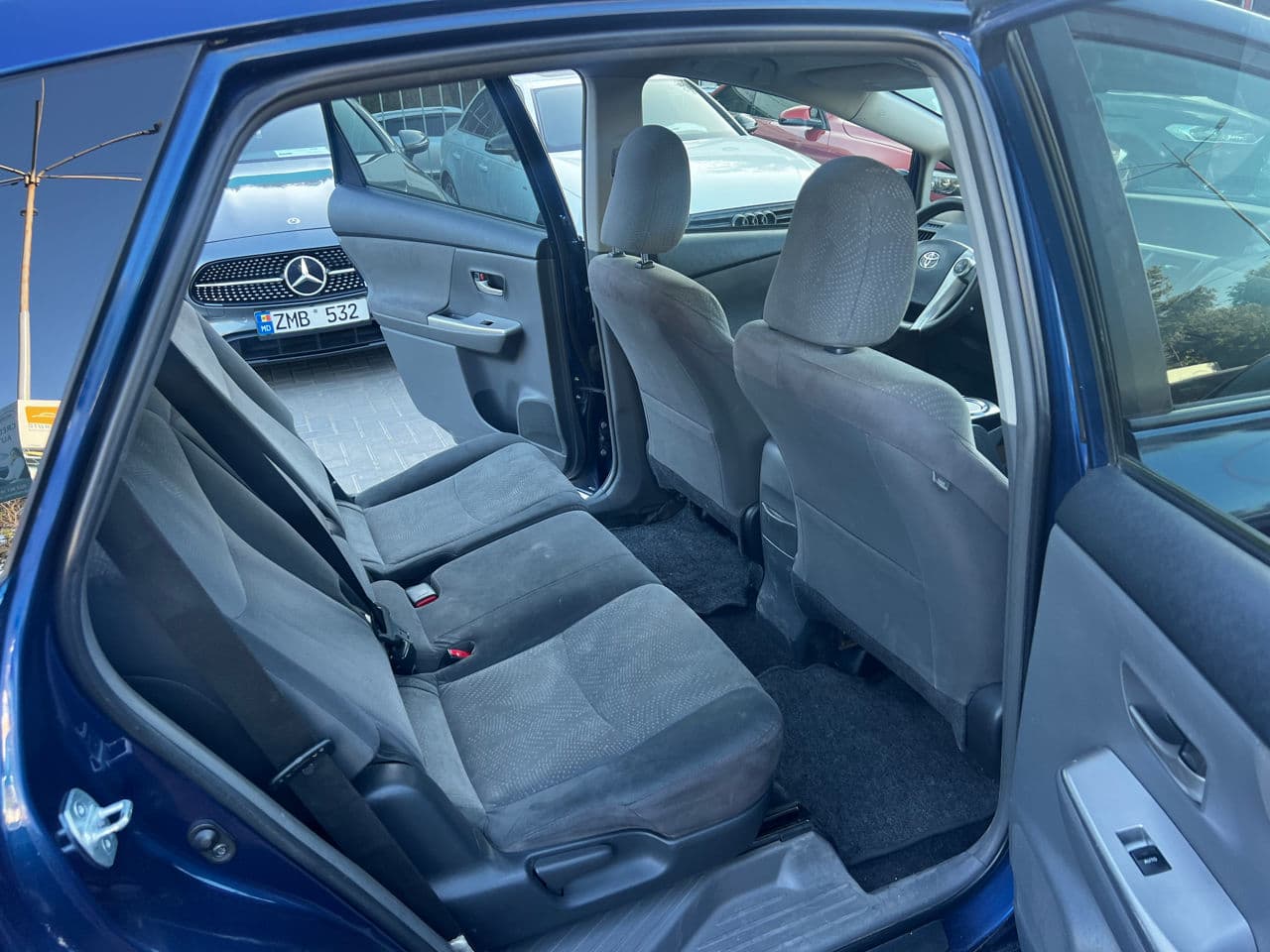 Toyota Prius Plus / V 2012 — Миниатюра 9