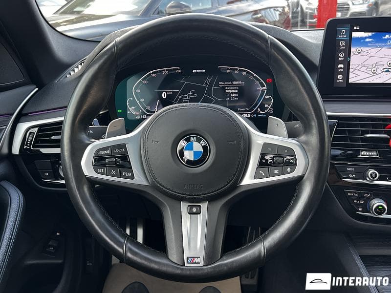 2021 BMW 545e — Miniatură 11