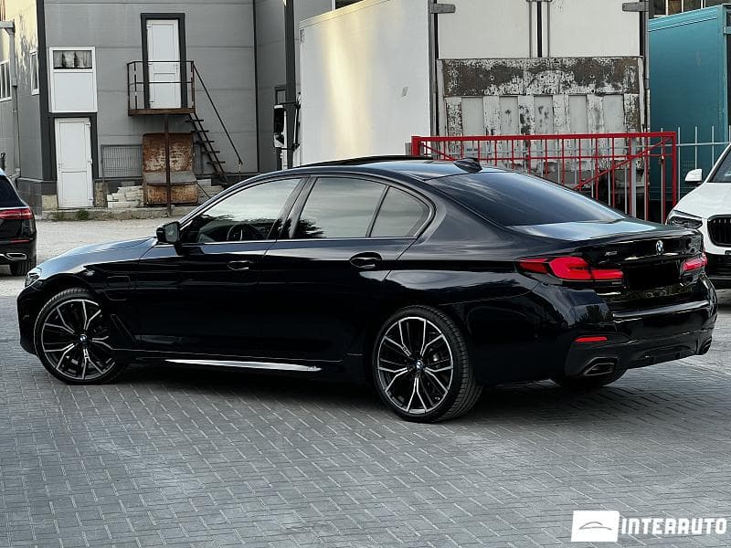 2021 BMW 545e — Miniatură 4