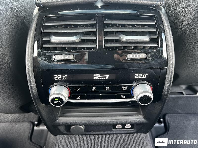 2021 BMW 545e — Miniatură 16