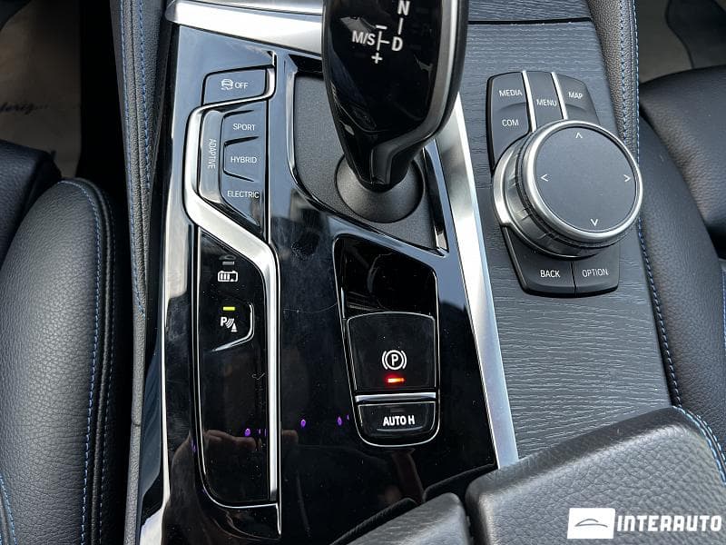 2021 BMW 545e — Miniatură 14
