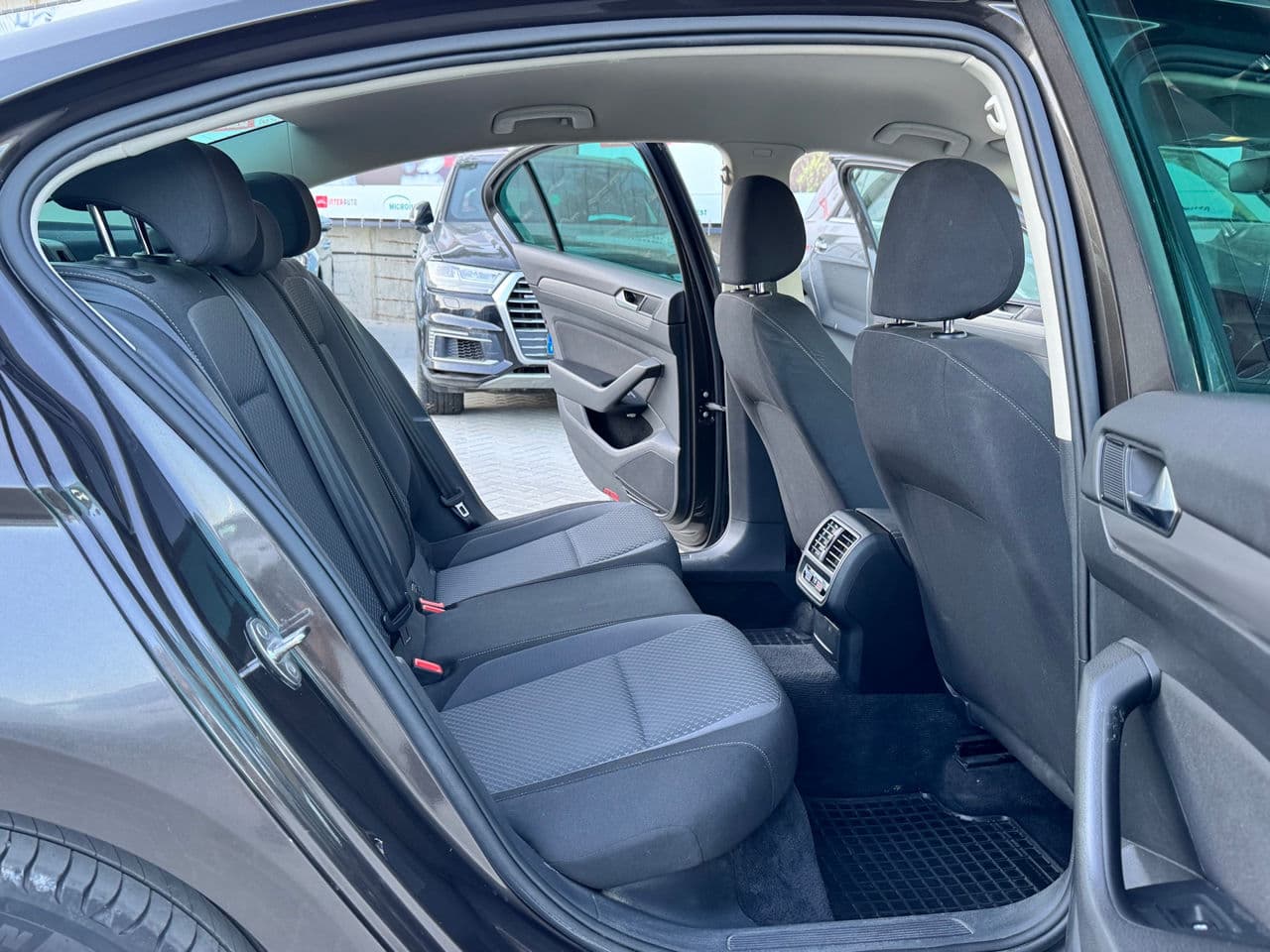 2017 Volkswagen Passat — Miniatură 14