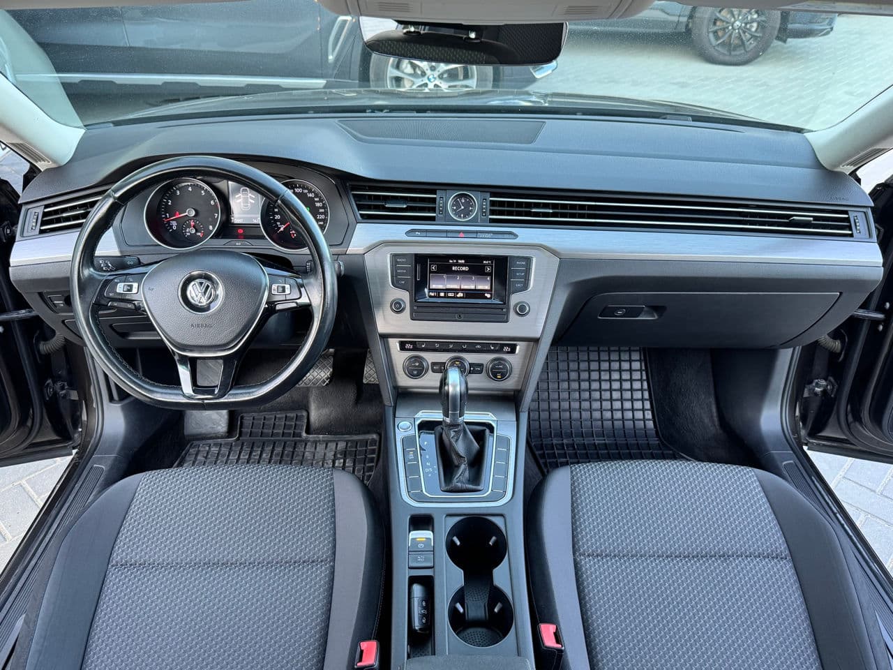 2017 Volkswagen Passat — Miniatură 6