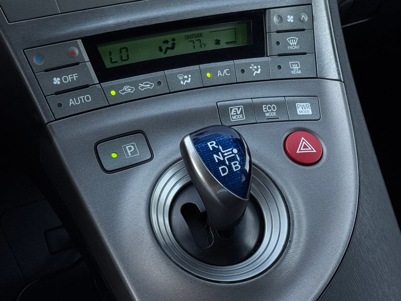 2012 Toyota Prius — Miniatură 11