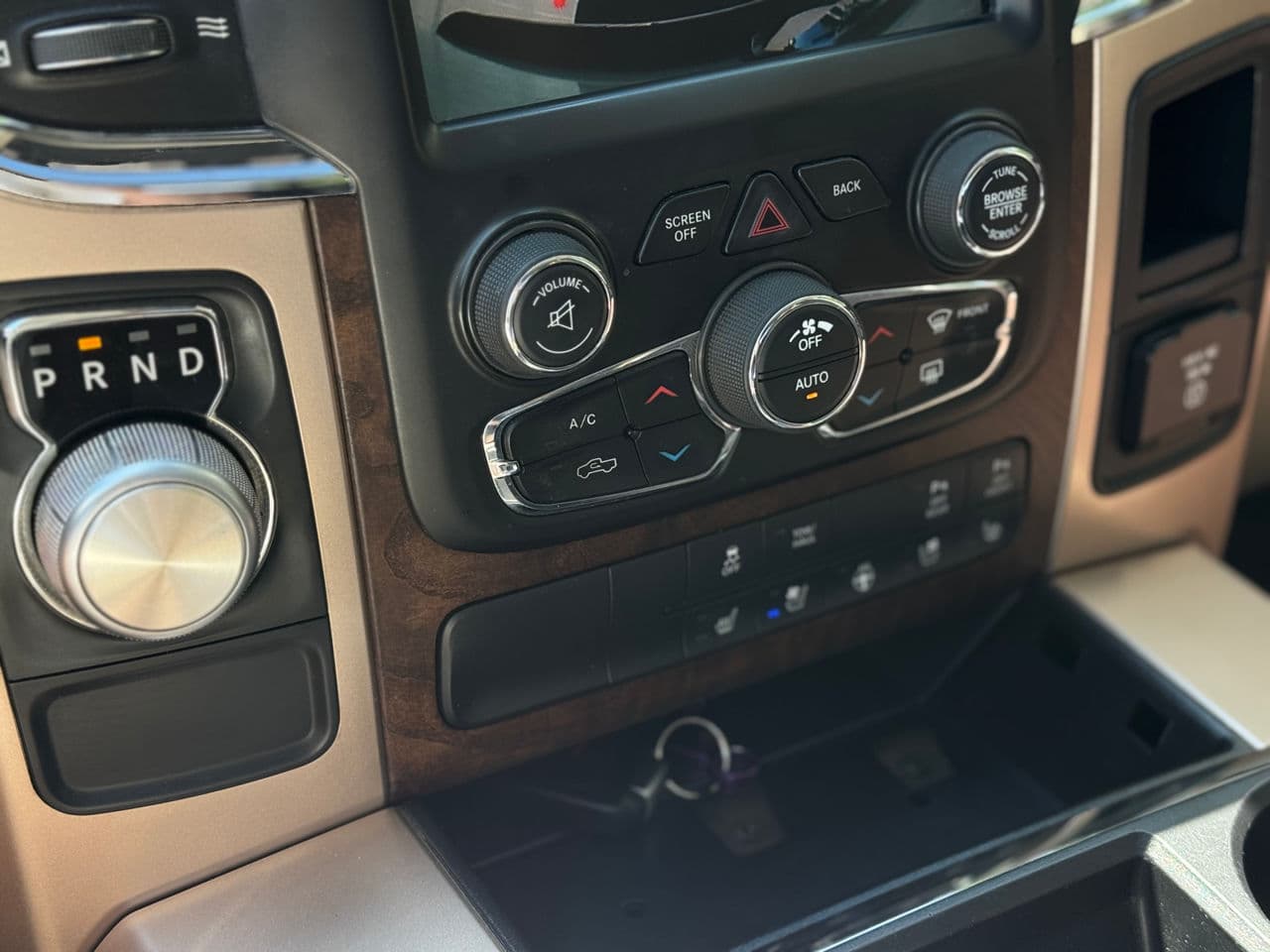 2015 Dodge RAM — Miniatură 14