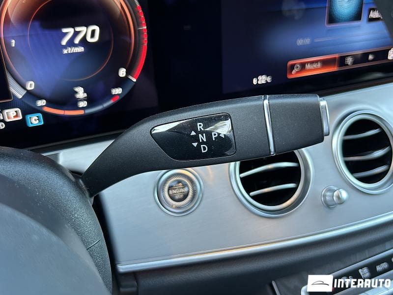 Mercedes E 220 2021 — Миниатюра 13