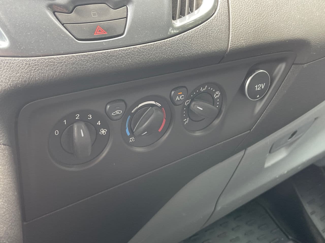 2013 Ford Transit — Miniatură 15