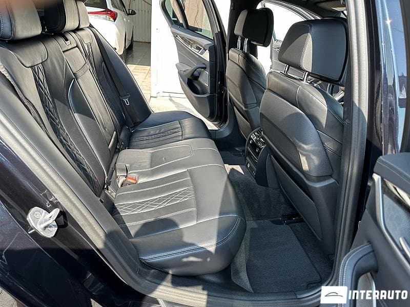 2020 BMW M550i — Miniatură 17