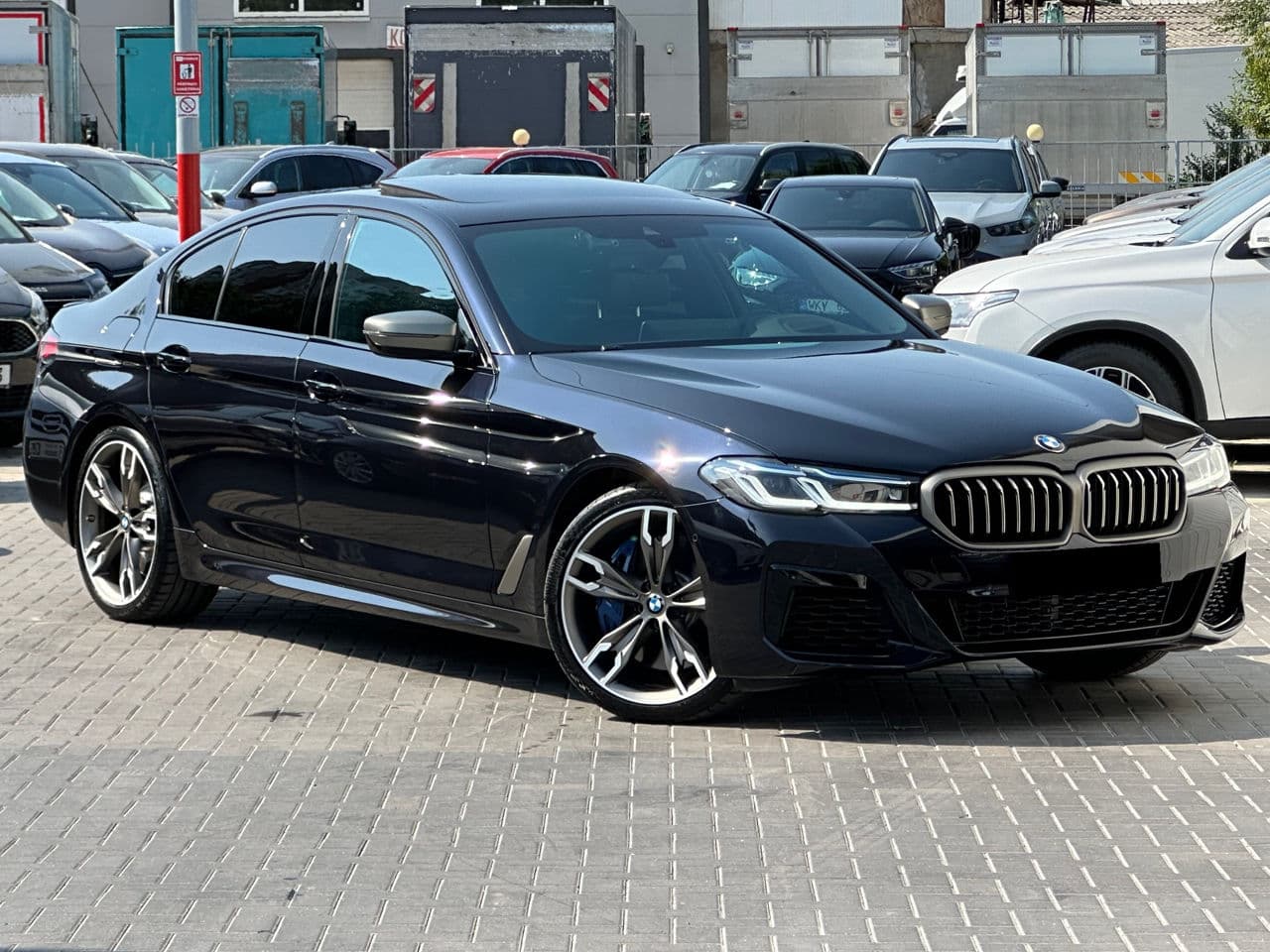 2020 BMW M550i — Miniatură 4
