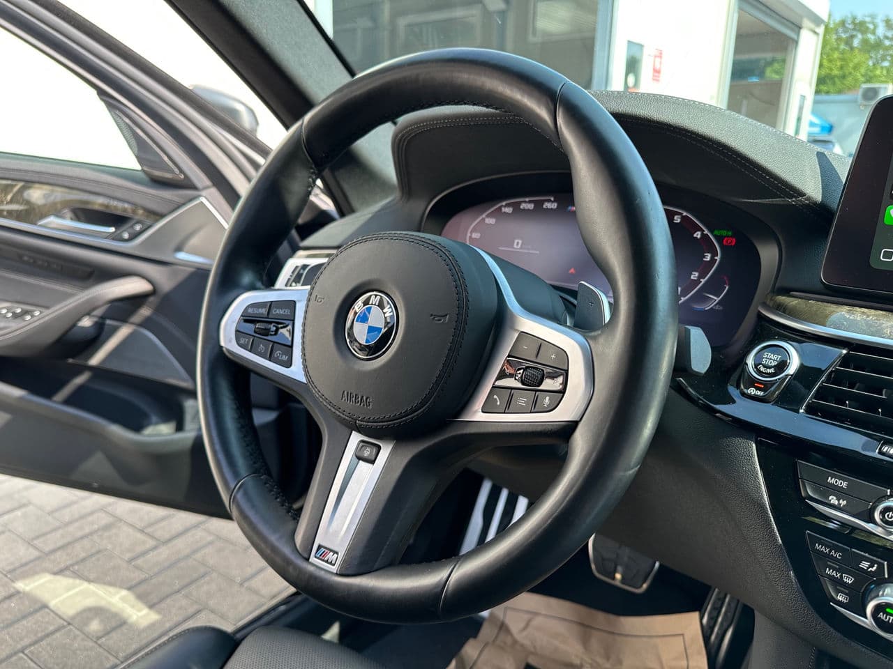 2020 BMW M550i — Miniatură 8