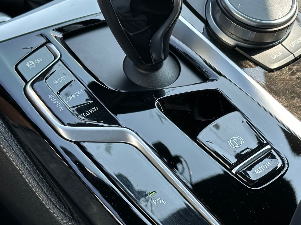 2020 BMW M550i — Miniatură 15