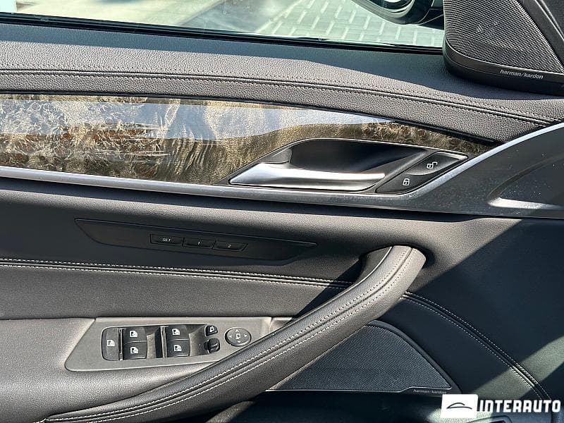 2020 BMW M550i — Miniatură 27