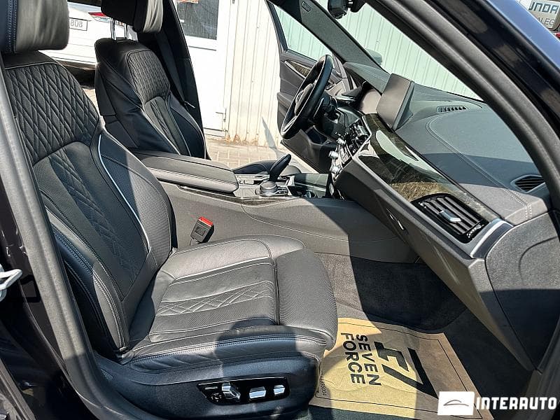 2020 BMW M550i — Miniatură 16