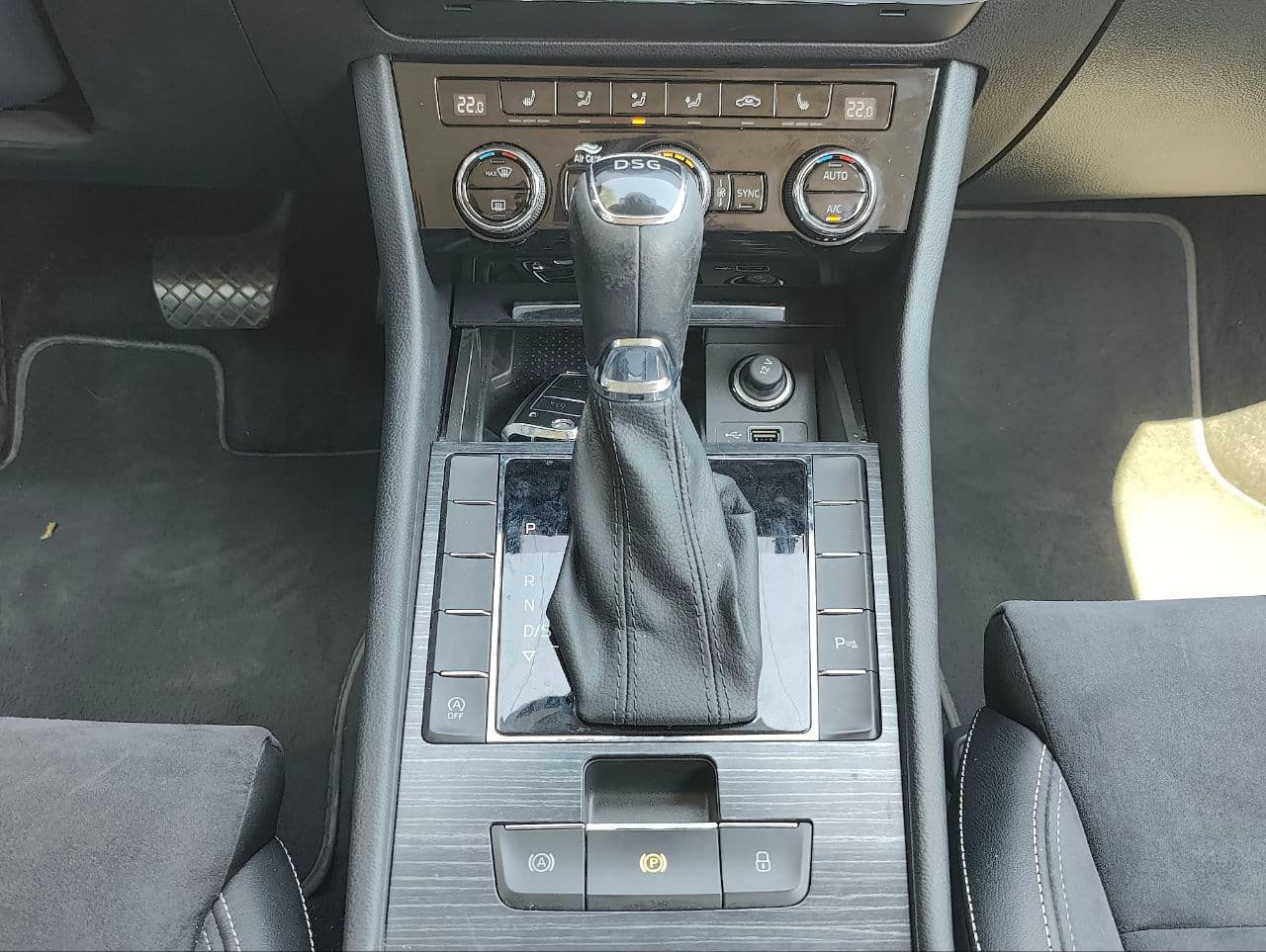 2020 Skoda Superb — Miniatură 15