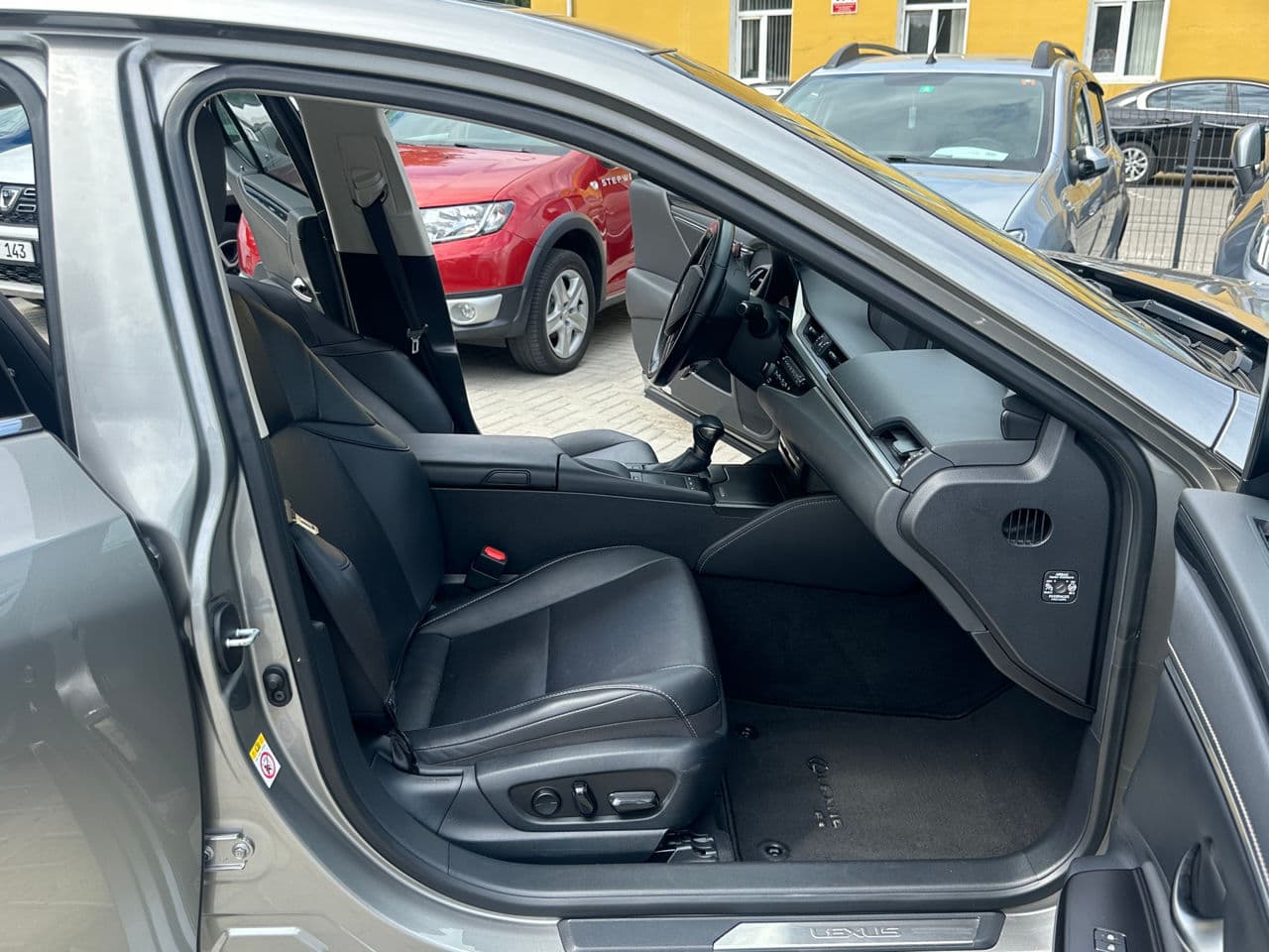 2019 Lexus ES 300h — Miniatură 17