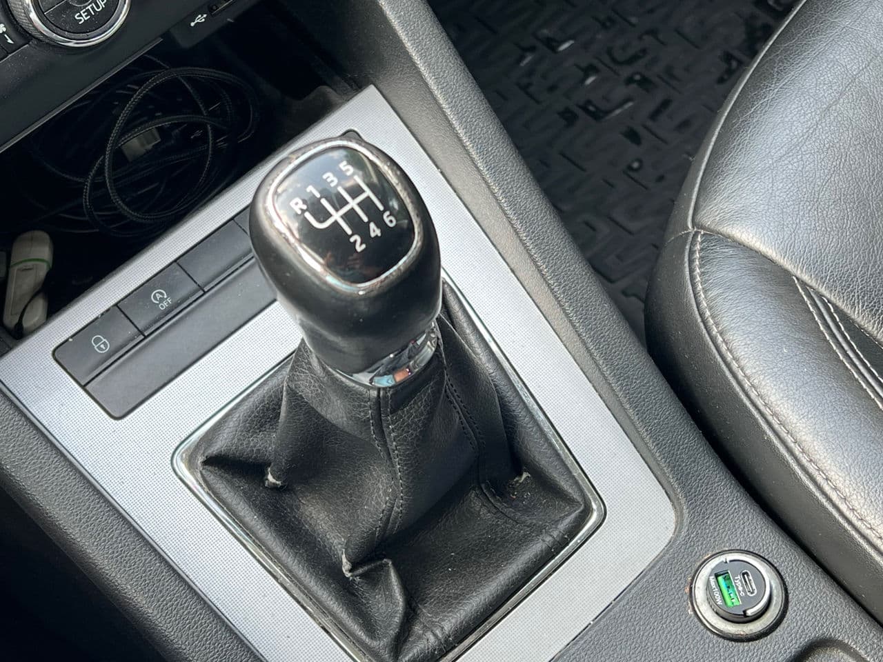 2015 Skoda Octavia — Miniatură 13