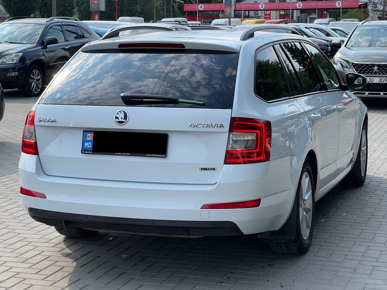 2015 Skoda Octavia — Miniatură 2