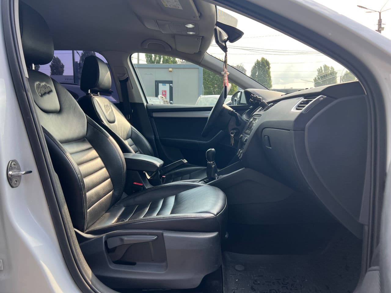 2015 Skoda Octavia — Miniatură 14